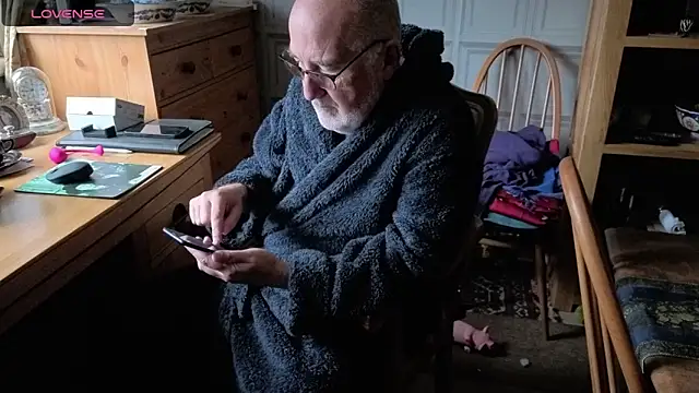 Snapshot of Adamdaddybear chatting on October 3, 2025, 7:54 am Adamdaddybear online show from October 3, 2025, 7:54 am