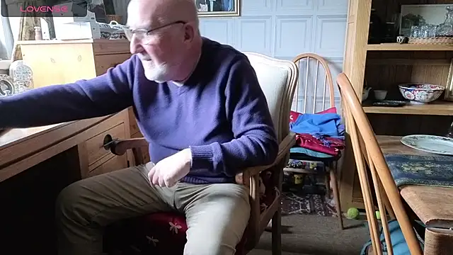 Snapshot of Adamdaddybear chatting on September 17, 2025, 1:13 pm Adamdaddybear online show from September 17, 2025, 1:13 pm