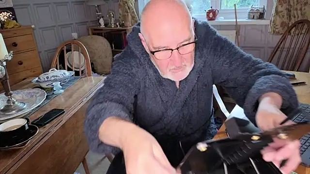 Snapshot of Adamdaddybear chatting on October 27, 2025, 7:31 am Adamdaddybear online show from October 27, 2025, 7:31 am