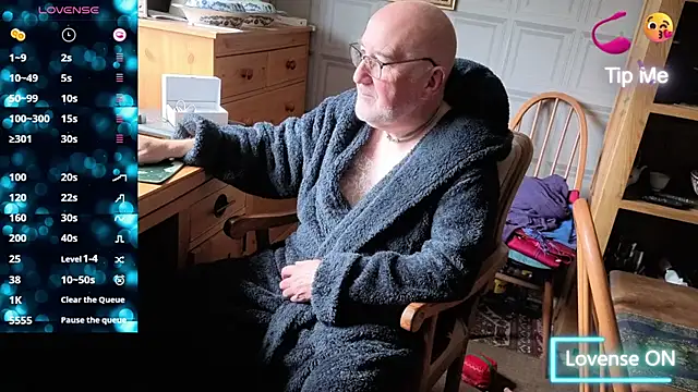 Snapshot of Adamdaddybear chatting on October 8, 2025, 7:54 am Adamdaddybear online show from October 8, 2025, 7:54 am