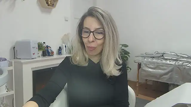 Snapshot of SukyGirl chatting on February 28, 2025, 9:47 am SukyGirl online show from February 28, 2025, 9:47 am