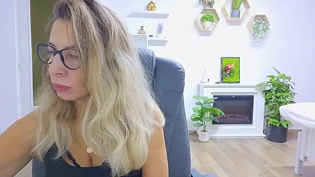 SukyGirl online show from October 24, 2025, 4:11 am