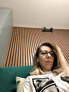 Snapshot of SukyGirl chatting on February 19, 2025, 6:22 am SukyGirl online show from February 19, 2025, 6:22 am