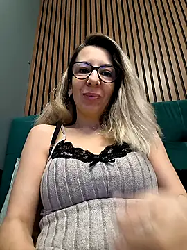 Snapshot of SukyGirl chatting on February 2, 2025, 5:21 am SukyGirl online show from February 2, 2025, 5:21 am