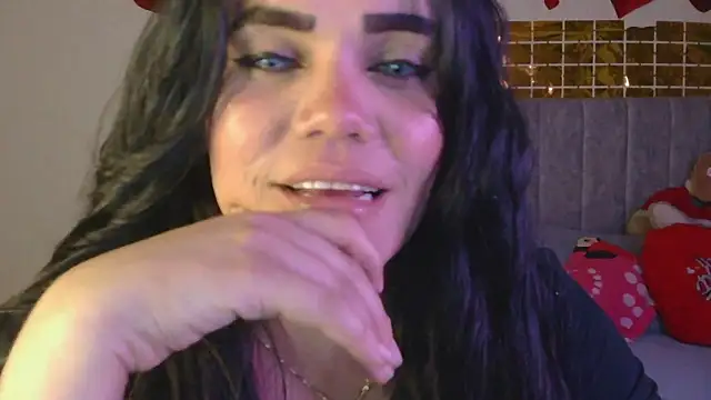 Snapshot of blue_angel33 chatting on March 7, 2025, 2:04 am blue angel33 online show from March 7, 2025, 2:04 am