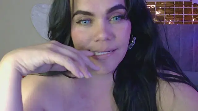 Snapshot of blue_angel33 chatting on February 27, 2025, 4:46 am blue angel33 online show from February 27, 2025, 4:46 am