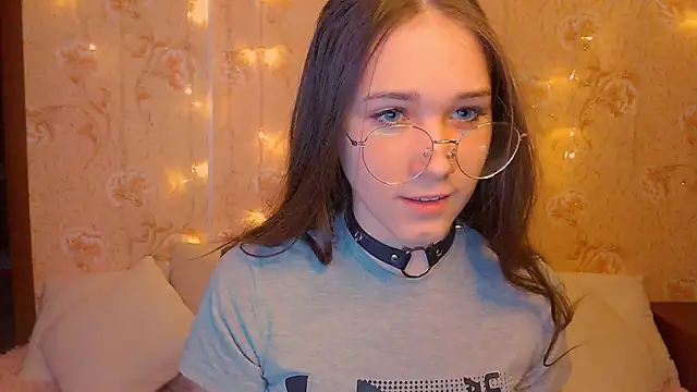 Snapshot of fluffy_kitty_ chatting on February 8, 2026, 9:23 pm fluffy kitty online show from February 8, 2026, 9:23 pm