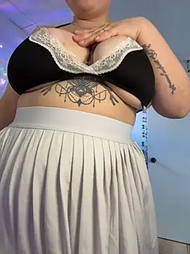 Sweetleeahxx online show from May 21, 2026, 1:08 pm