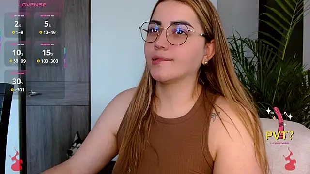 Snapshot of Lucia_star__ chatting on November 3, 2025, 4:10 pm Lucia star   online show from November 3, 2025, 4:10 pm