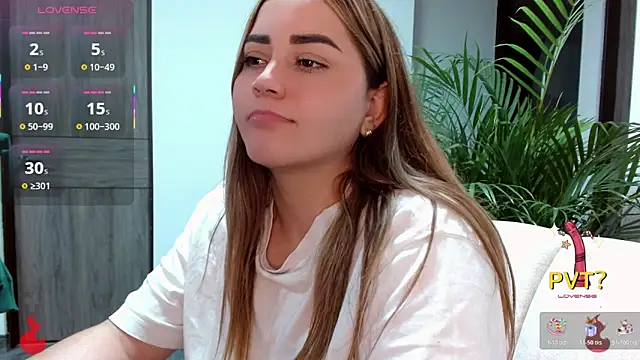 Snapshot of Lucia_star__ chatting on October 28, 2025, 2:45 am Lucia star   online show from October 28, 2025, 2:45 am