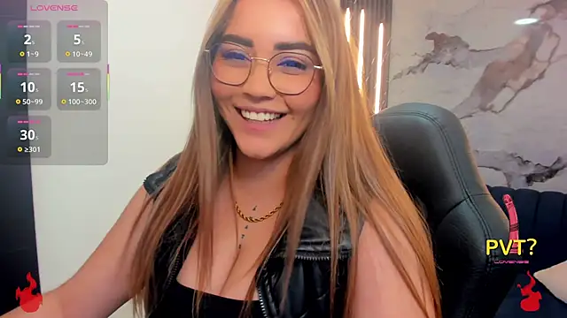 Snapshot of Lucia_star__ chatting on October 7, 2025, 7:37 pm Lucia star   online show from October 7, 2025, 7:37 pm