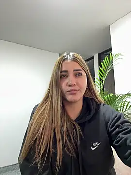 Lucia star   online show from November 5, 2025, 2:58 am