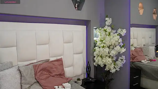 CuteAri online show from September 30, 2025, 8:37 pm