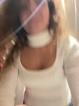 ItalianiMuli online show from November 29, 2025, 3:23 pm