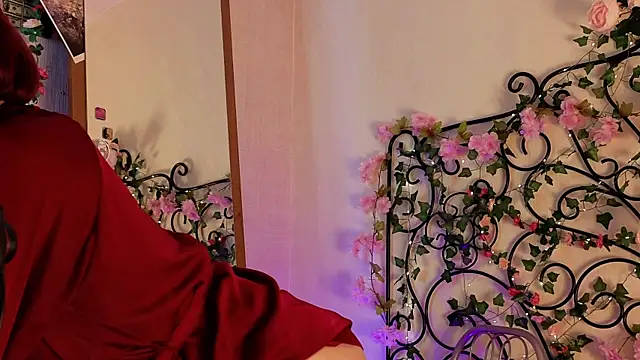 Snapshot of LisaVamp chatting on October 1, 2025, 10:46 pm LisaVamp online show from October 1, 2025, 10:46 pm