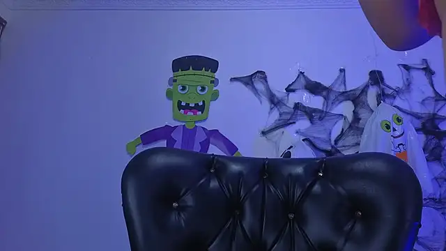 Snapshot of Agatha_humidity chatting on October 13, 2025, 7:32 am Agatha humidity online show from October 13, 2025, 7:32 am