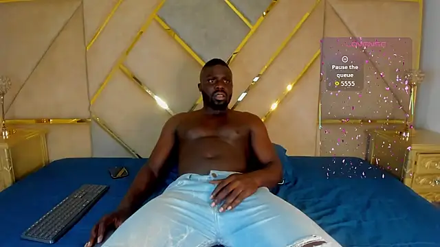 Snapshot of Latrellx7 chatting on October 23, 2025, 2:32 am Latrellx7 online show from October 23, 2025, 2:32 am