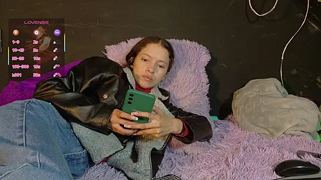 Snapshot of sweetdam12 chatting on September 17, 2025, 8:33 pm sweetdam12 online show from September 17, 2025, 8:33 pm