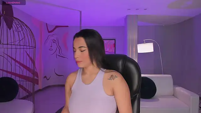 Snapshot of CarlaSmithX chatting on October 7, 2025, 4:02 am CarlaSmithX online show from October 7, 2025, 4:02 am