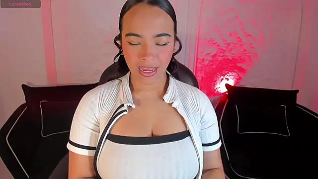 Snapshot of CarlaSmithX chatting on October 26, 2025, 5:24 pm CarlaSmithX online show from October 26, 2025, 5:24 pm