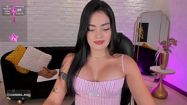 Snapshot of GiaFerrara chatting on October 16, 2025, 7:00 pm GiaFerrara online show from October 16, 2025, 7:00 pm