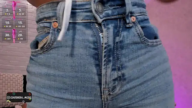 Snapshot of GiaFerrara chatting on October 18, 2025, 7:27 pm GiaFerrara online show from October 18, 2025, 7:27 pm