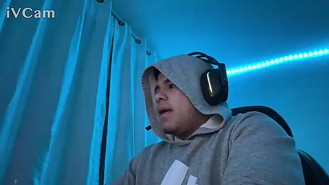 Snapshot of Naitsirc- chatting on February 12, 2025, 12:27 am Naitsirc- online show from February 12, 2025, 12:27 am