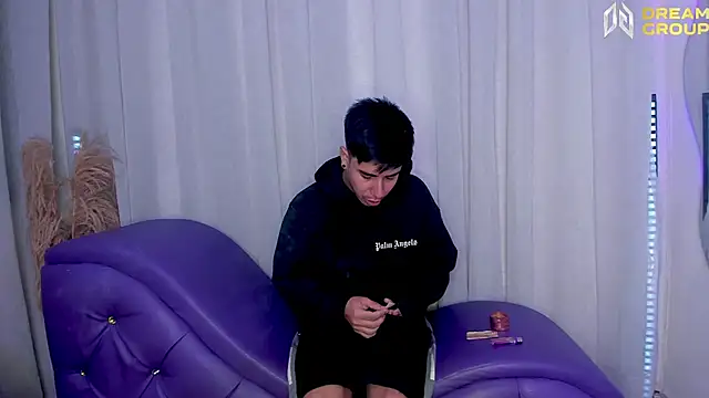 Yourslust  online show from October 23, 2025, 1:43 pm