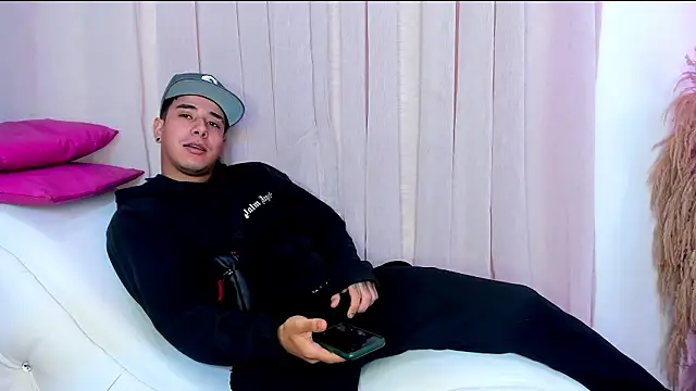 Yourslust  online show from March 21, 2026, 1:48 pm