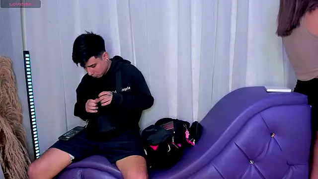 Yourslust  online show from November 7, 2025, 8:02 pm