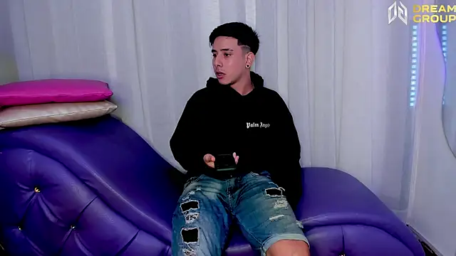 Yourslust  online show from November 1, 2025, 1:38 pm