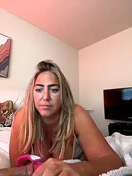 Snapshot of sunshinekisses chatting on November 6, 2025, 7:40 pm sunshinekisses online show from November 6, 2025, 7:40 pm