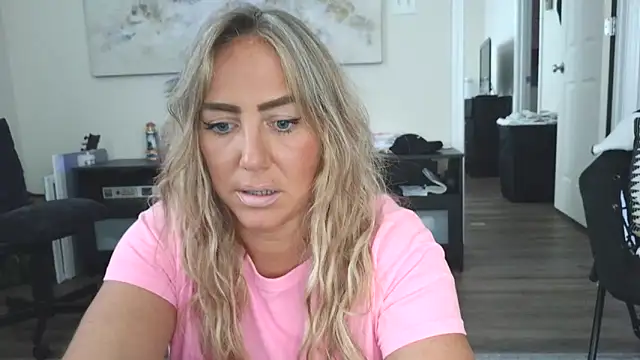 Snapshot of sunshinekisses chatting on September 21, 2025, 5:51 pm sunshinekisses online show from September 21, 2025, 5:51 pm