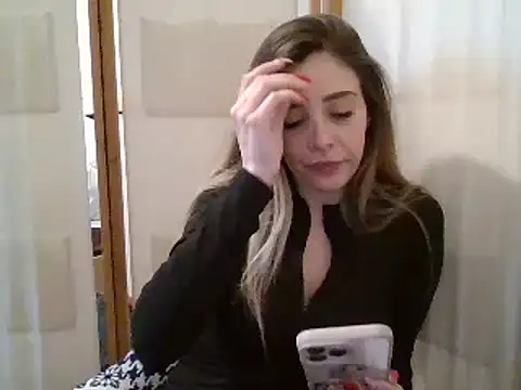 Snapshot of MissBella131 chatting on February 19, 2025, 4:44 pm MissBella131 online show from February 19, 2025, 4:44 pm