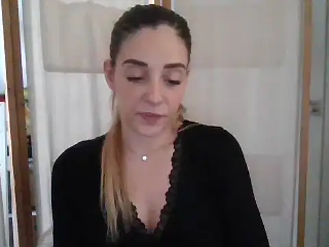 Snapshot of MissBella131 chatting on December 20, 2024, 2:26 pm MissBella131 online show from December 20, 2024, 2:26 pm