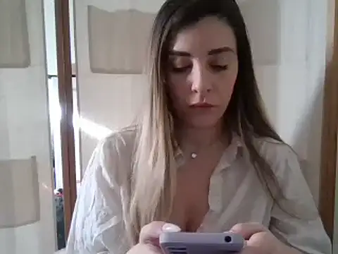 Snapshot of MissBella131 chatting on January 21, 2025, 12:18 pm MissBella131 online show from January 21, 2025, 12:18 pm