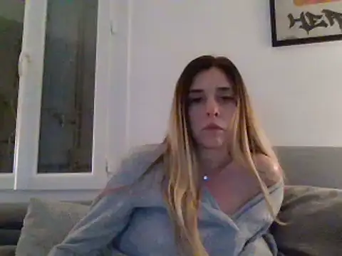 Snapshot of MissBella131 chatting on December 9, 2024, 8:33 pm MissBella131 online show from December 9, 2024, 8:33 pm