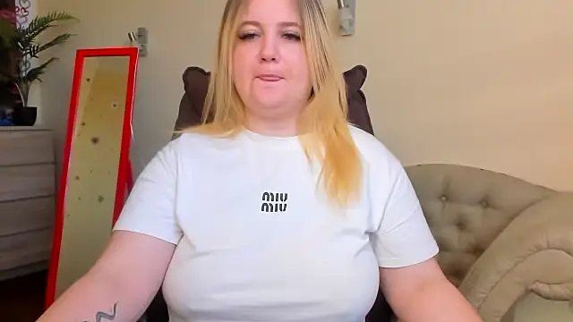 Snapshot of Doliss chatting on September 17, 2025, 6:15 am Doliss online show from September 17, 2025, 6:15 am