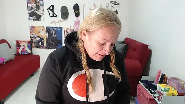 Snapshot of emperabigbootybigass chatting on October 6, 2025, 12:17 pm emperabigbootybigass online show from October 6, 2025, 12:17 pm