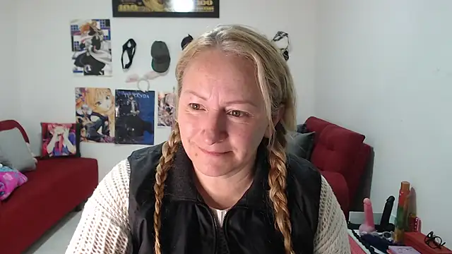 Snapshot of emperabigbootybigass chatting on October 3, 2025, 12:17 pm emperabigbootybigass online show from October 3, 2025, 12:17 pm