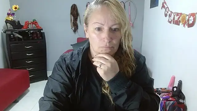 emperabigbootybigass online show from March 12, 2025, 12:15 pm