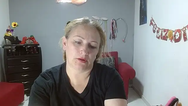 emperabigbootybigass online show from March 12, 2025, 9:24 pm