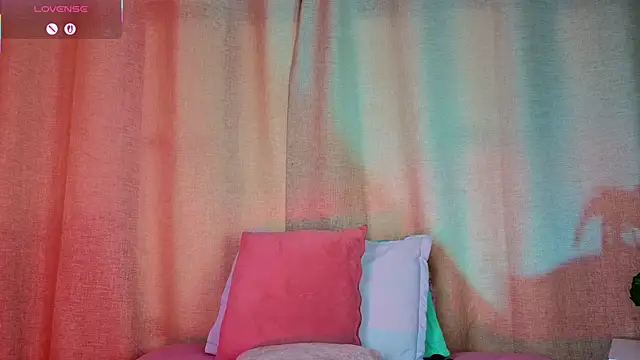 mia bonneett online show from November 9, 2025, 3:27 pm