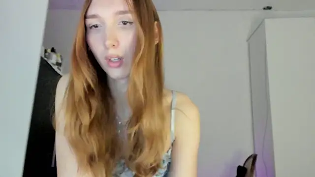 LisaIcon online show from October 4, 2025, 9:38 pm