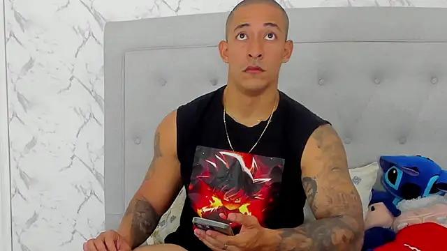 Snapshot of luigiferrara chatting on October 19, 2025, 4:43 pm luigiferrara online show from October 19, 2025, 4:43 pm