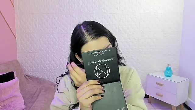 Violetaa diazz online show from October 9, 2025, 9:15 pm