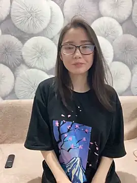 Snapshot of Milka23 chatting on March 7, 2025, 8:00 pm Milka23 online show from March 7, 2025, 8:00 pm