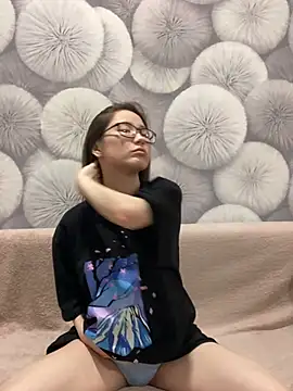 Snapshot of Milka23 chatting on March 7, 2025, 11:05 pm Milka23 online show from March 7, 2025, 11:05 pm