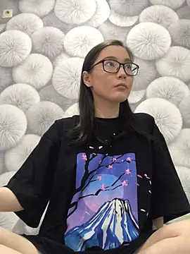 Snapshot of Milka23 chatting on February 21, 2025, 9:02 am Milka23 online show from February 21, 2025, 9:02 am