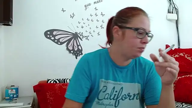 Snapshot of LadyHellene chatting on October 18, 2025, 6:37 am LadyHellene online show from October 18, 2025, 6:37 am